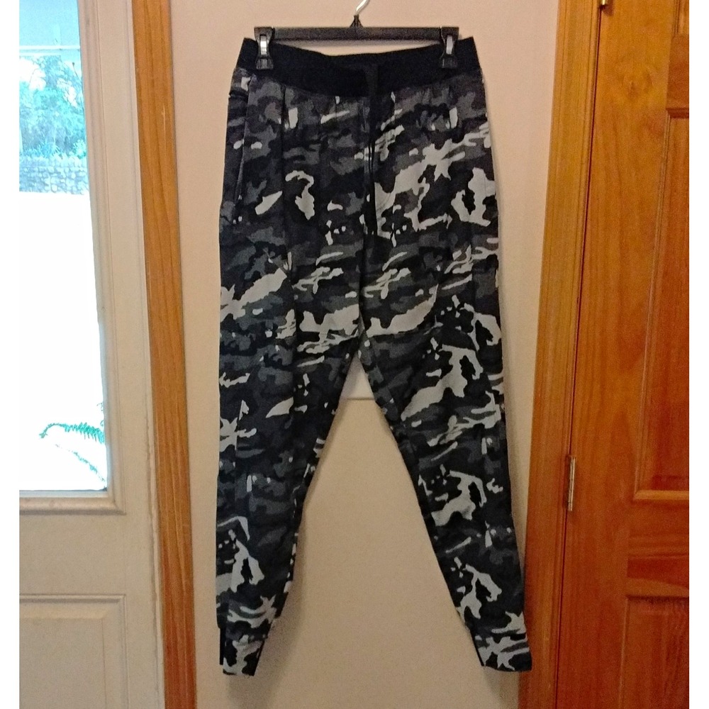 Under Armour Men's M Gray Black Camo Jogger Pants Drawstring Pockets Knit
